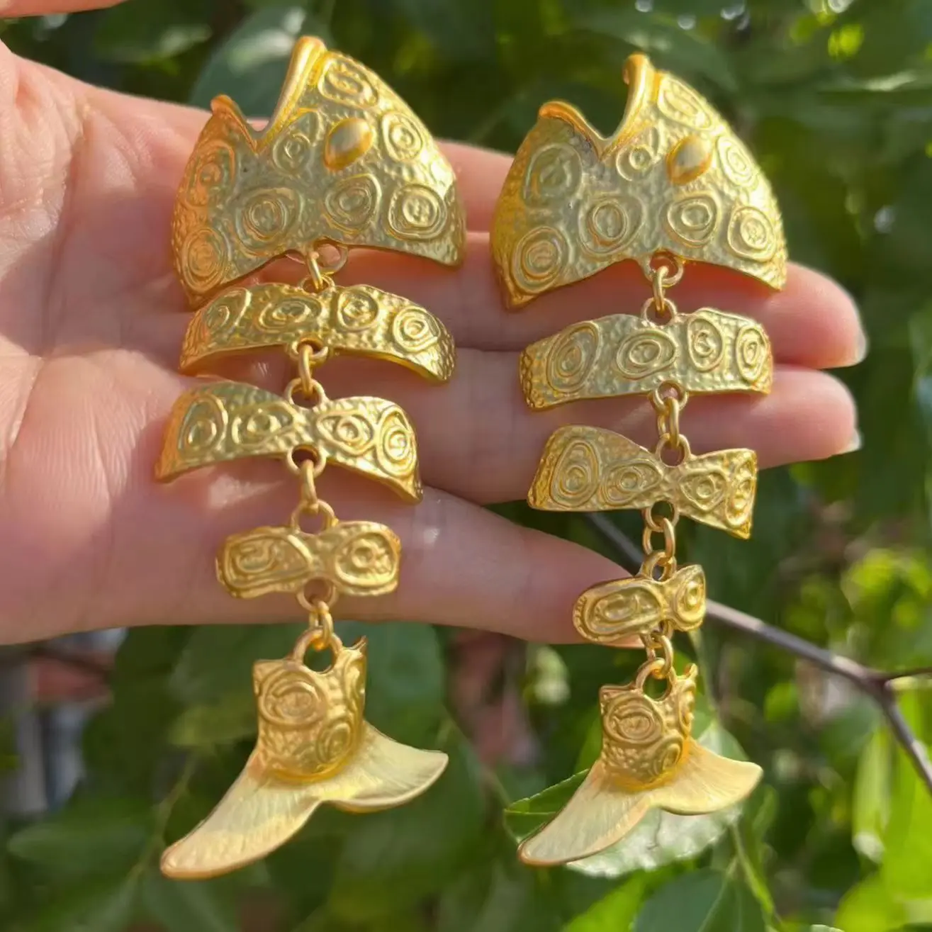 

2025 New Fashion Gold Color Fish-bone Dangle Earrings