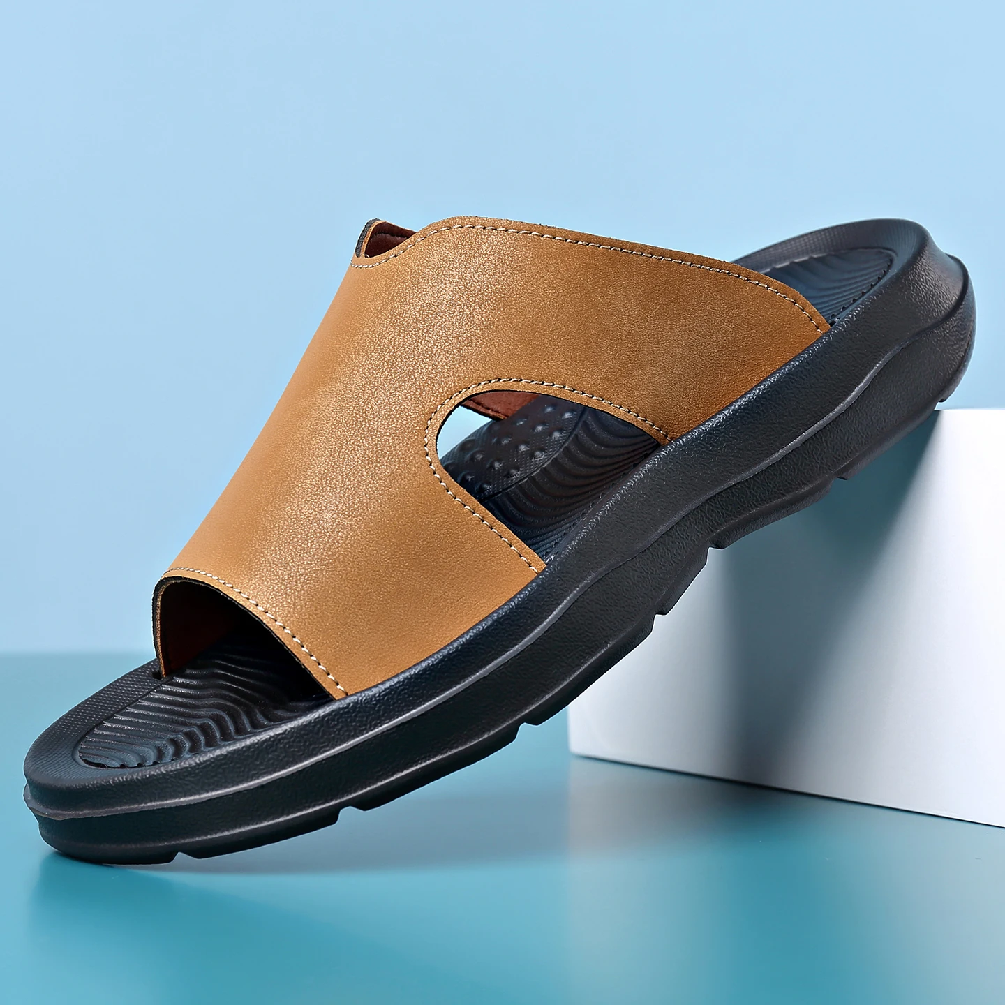 

2026 New Fashion Sandals Mens Pu Leather Slippers Soft Bottom Beach Sandals Summers Comfortable Breathable Ankle Wrap Flip Flops