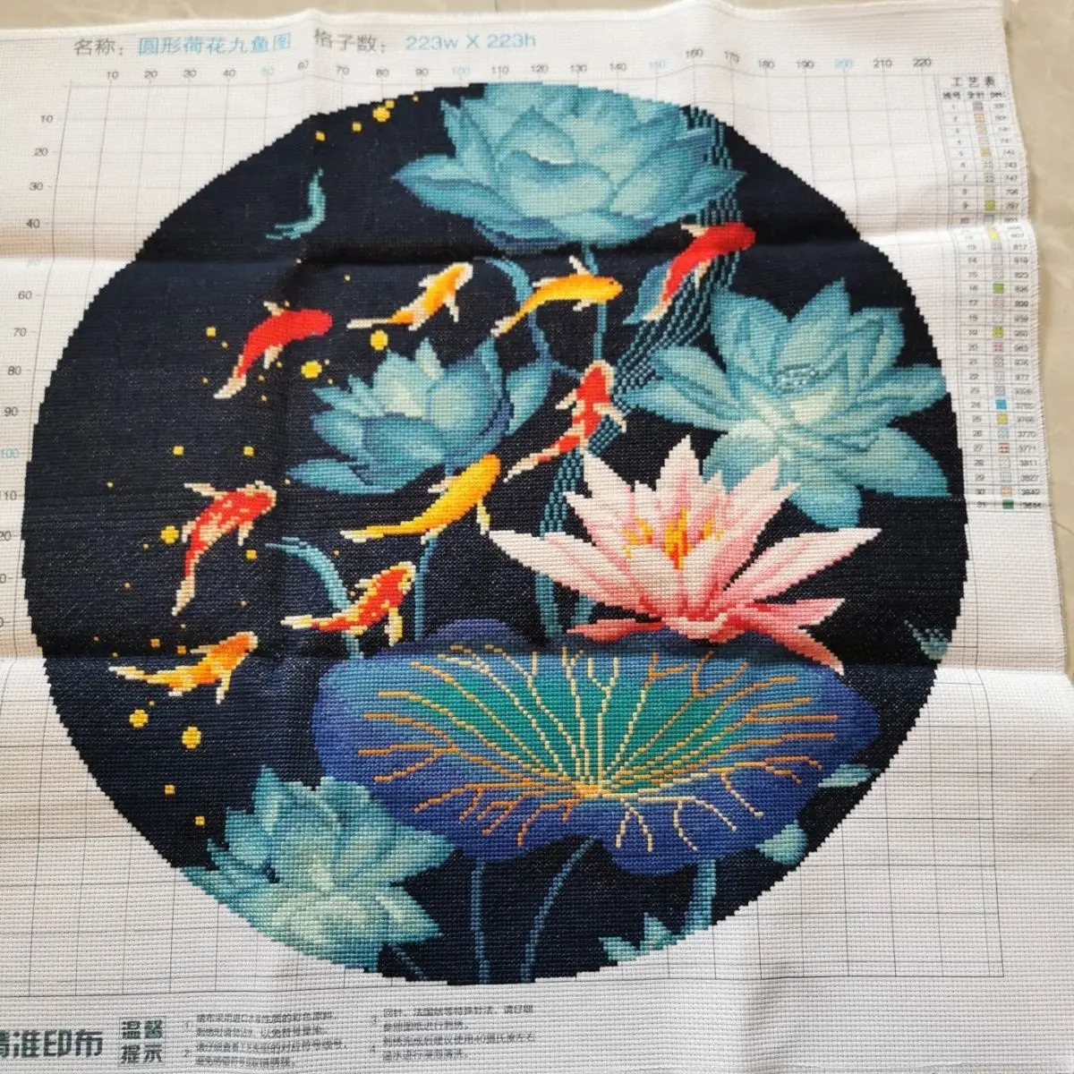 

[Pure handmade cross stitch finished product]Circular Lotus Nine Fish Heart Drawing Size 50 * 50 Restaurant and Study Flowers