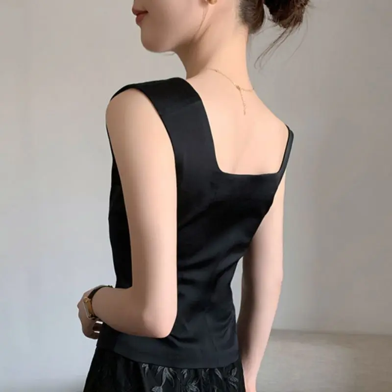 French casual vest style fashionable women's clothing 2025 autumn new item with square neck sleeveless vest top inside