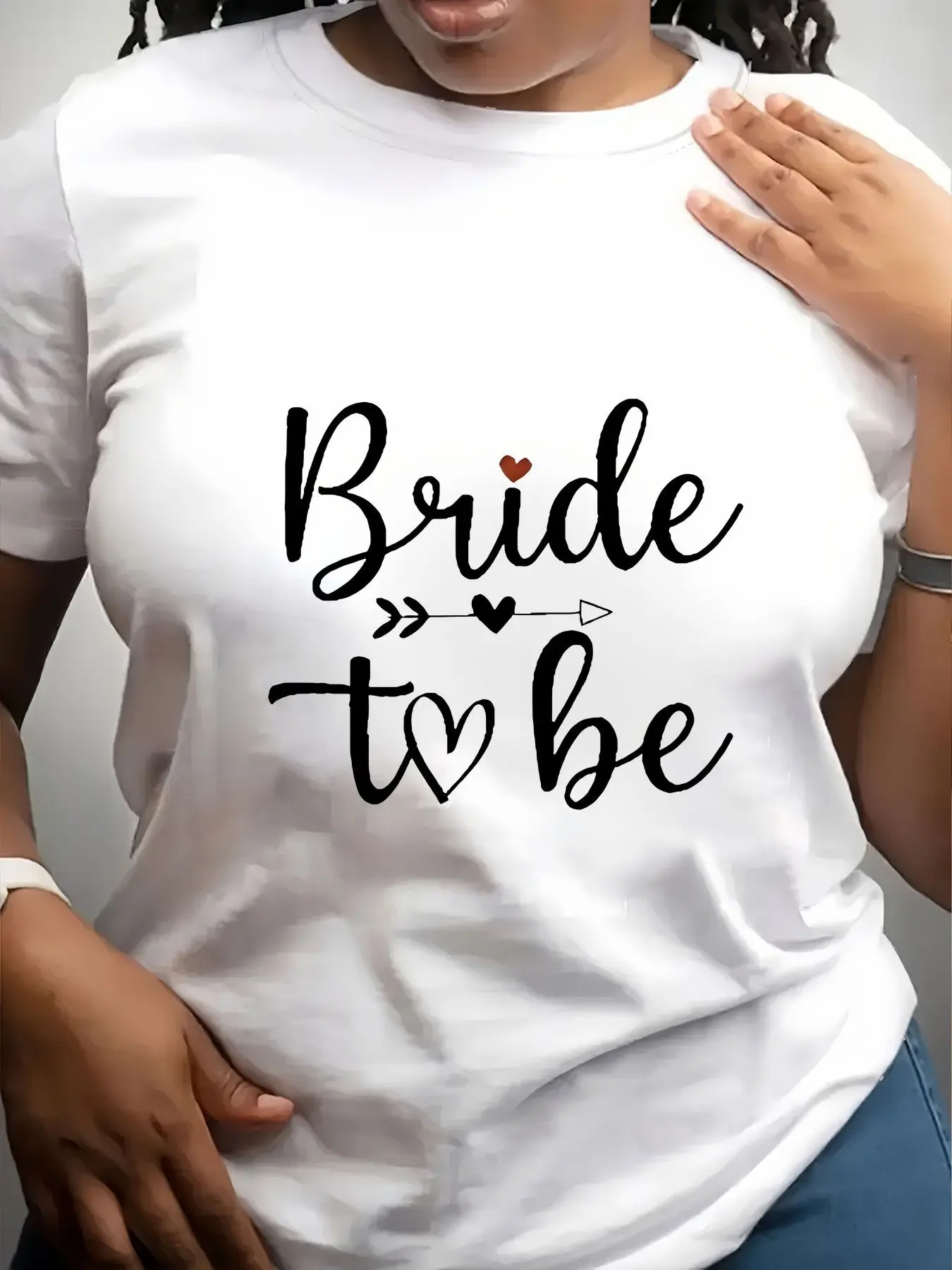 Women's Trendy Crew Neck T-Shirt Bride to Be Heart Arrow Print Suitable for Casual Sportswear