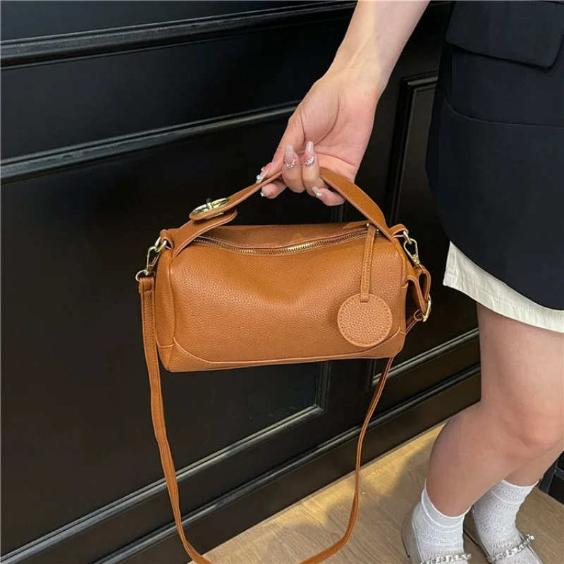 

Сумка через плечо в стиле ретро для женщин. Уникальная дизайнерская кожаная сумка с откидной крышкой.