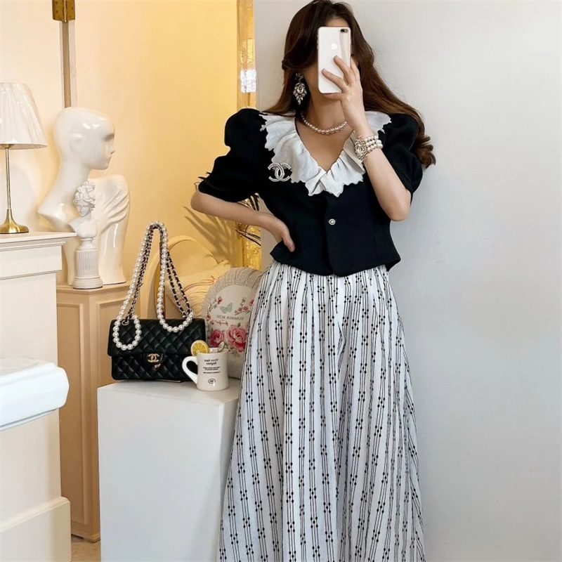 

2024 Skirt Suit Women Elegant Korean White Ruffled V-neck Bubble Sleeve Black Shirt + Printed Half-body Skirt Retro 2-piece Set