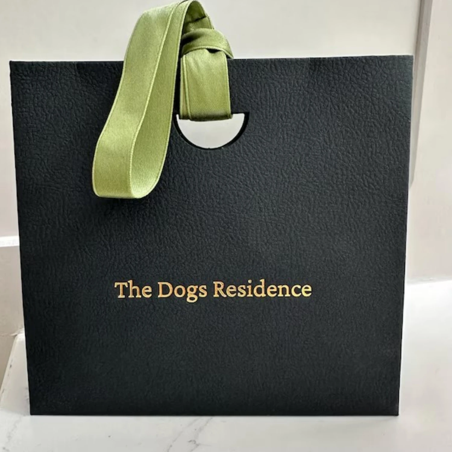 

Персонализированная фиолетовая шкатулка для драгоценностей из 20 шт. с мешочком из микрофибры: набор упаковки с логотипом