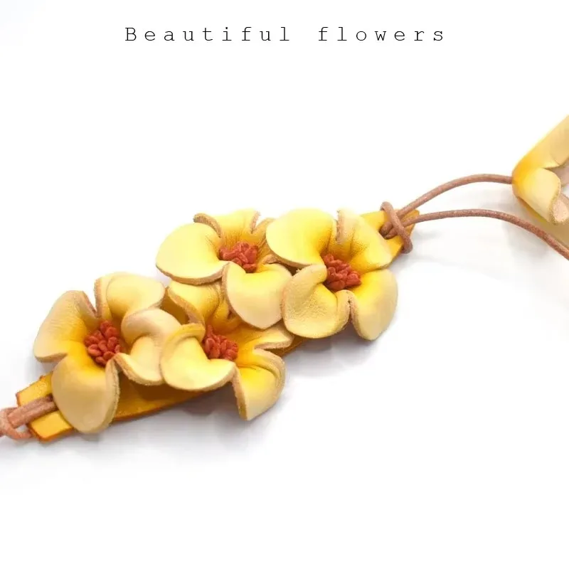 

Genuine Leather Osmanthus Flower Keychain - Elegant Car Ornament, Bag Charm, Handmade Top-Grain Cowhide Accessory, Perfect Gift