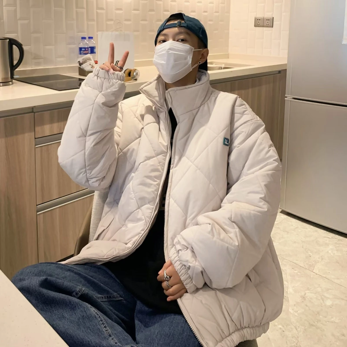 Męska kurtka zimowa w stylu retro, bawełniana, ocieplana, modna, nowa, dopasowana, długa, zapinana na zamek, inspirowana stylem Hong Kong.