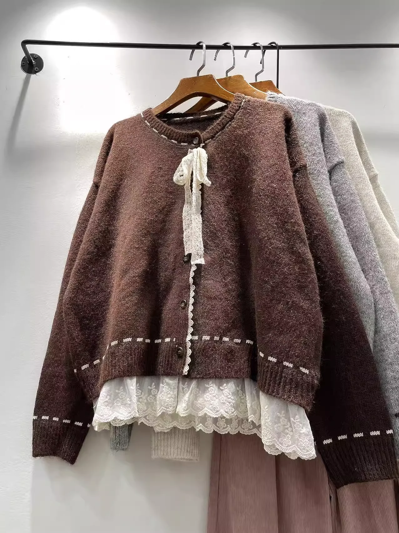 

Милый серый, бежевый кофейный кружевной бант, теплый свитер для женщин, зимний толстый кружевной лоскутный свитер в японском стиле, кардиган, вязаная верхняя одежда