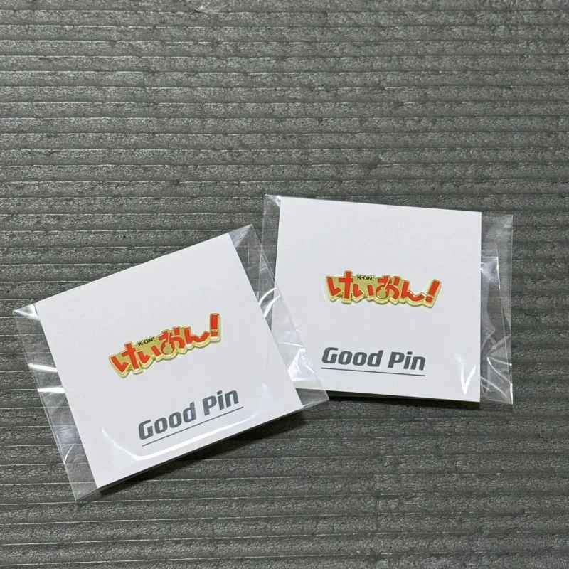 애니메이션 K-ON! 코스프레 브로치 남여 성인 합금 에나멜 로고 배지 옷깃 핀 가방 의상 액세서리 장식품 쥬얼리 소품 선물