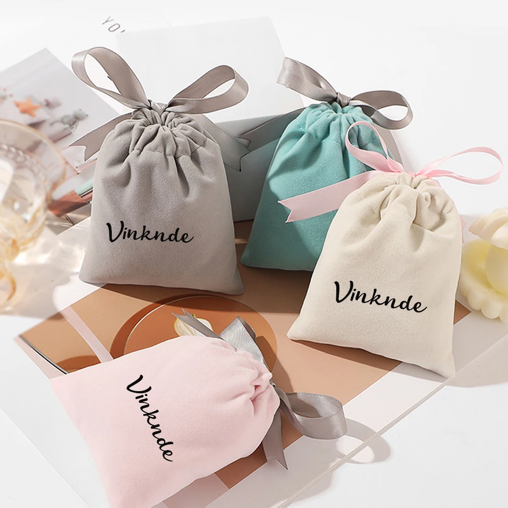 

50 шт., мягкие бархатные мешочки для хранения ювелирных изделий с логотипом и лентой на шнурке, подарок для свадебной вечеринки, серьги-конфеты, ожерелья, сумки