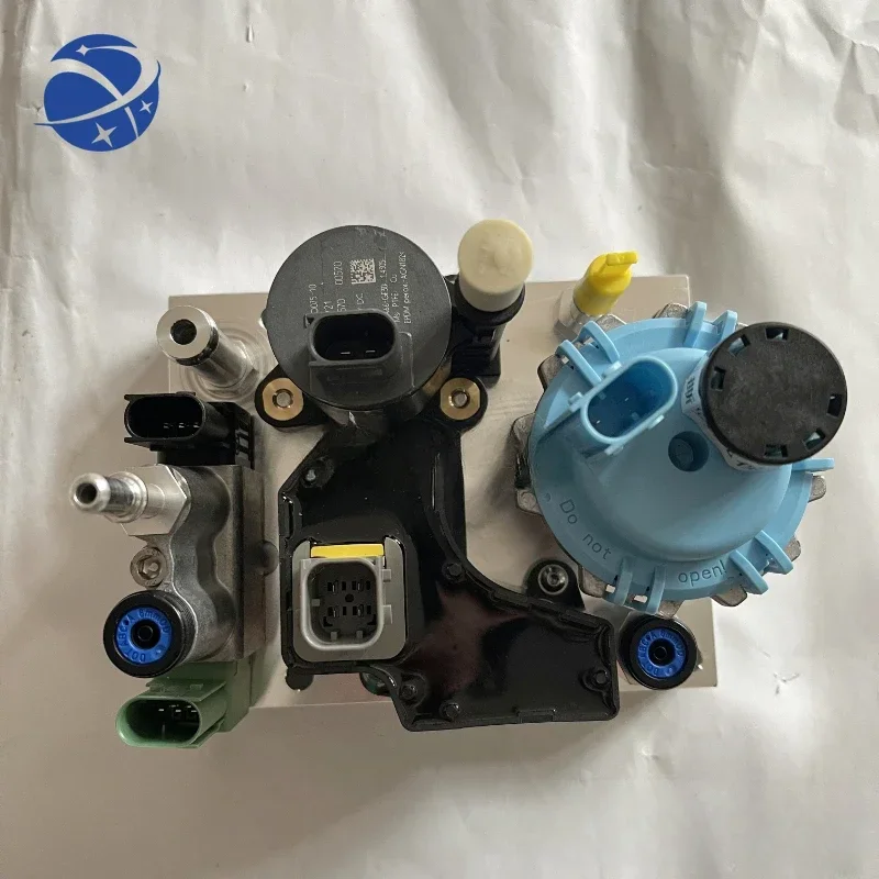 

YYHCOriginal 24v SCR dosing pump adblue Pump module P1205710 PDE034-09 00241827 3 Pins FH4 23387865 85022215