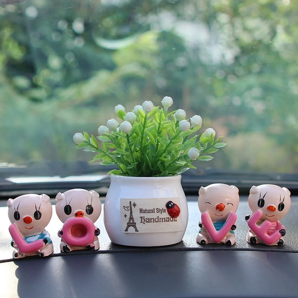 Resin Pink Love Pig Figurines 4pcs Cartoon Style Hand Painted Decor for Car Dashboard For Office Desk Home Interior