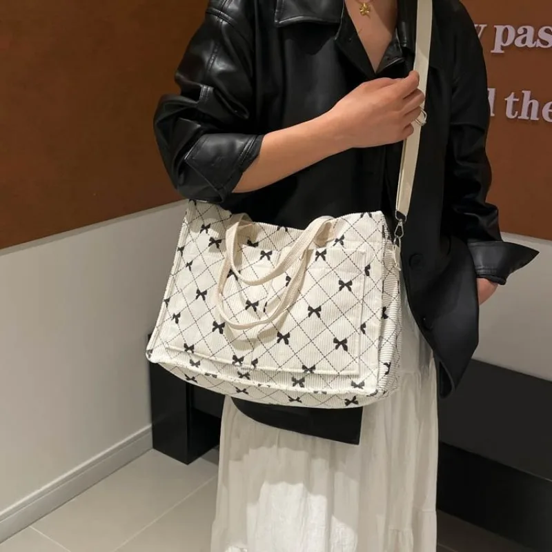 

Vibrant Work School Adjustable Presbyopic Printing Simple Design Handbag Suitable During A Shopping Mall Tour