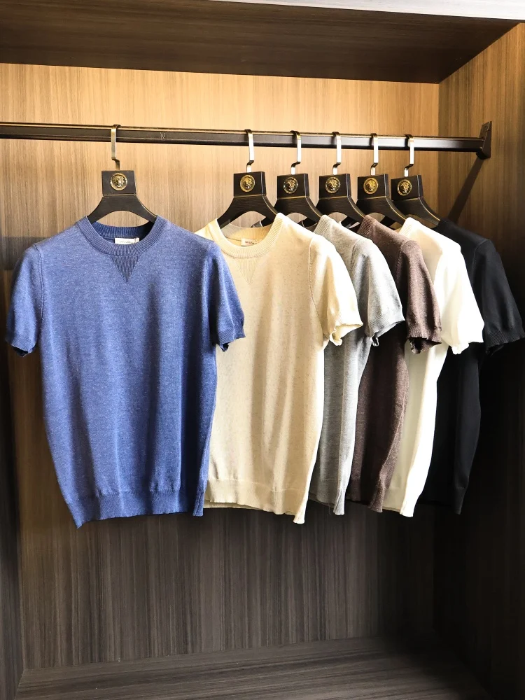 

Мягкий однотонный круглый вязаный свитер с коротким рукавом, роскошный дизайн, повседневный летний стиль для мужчин, удобный и дышащий.