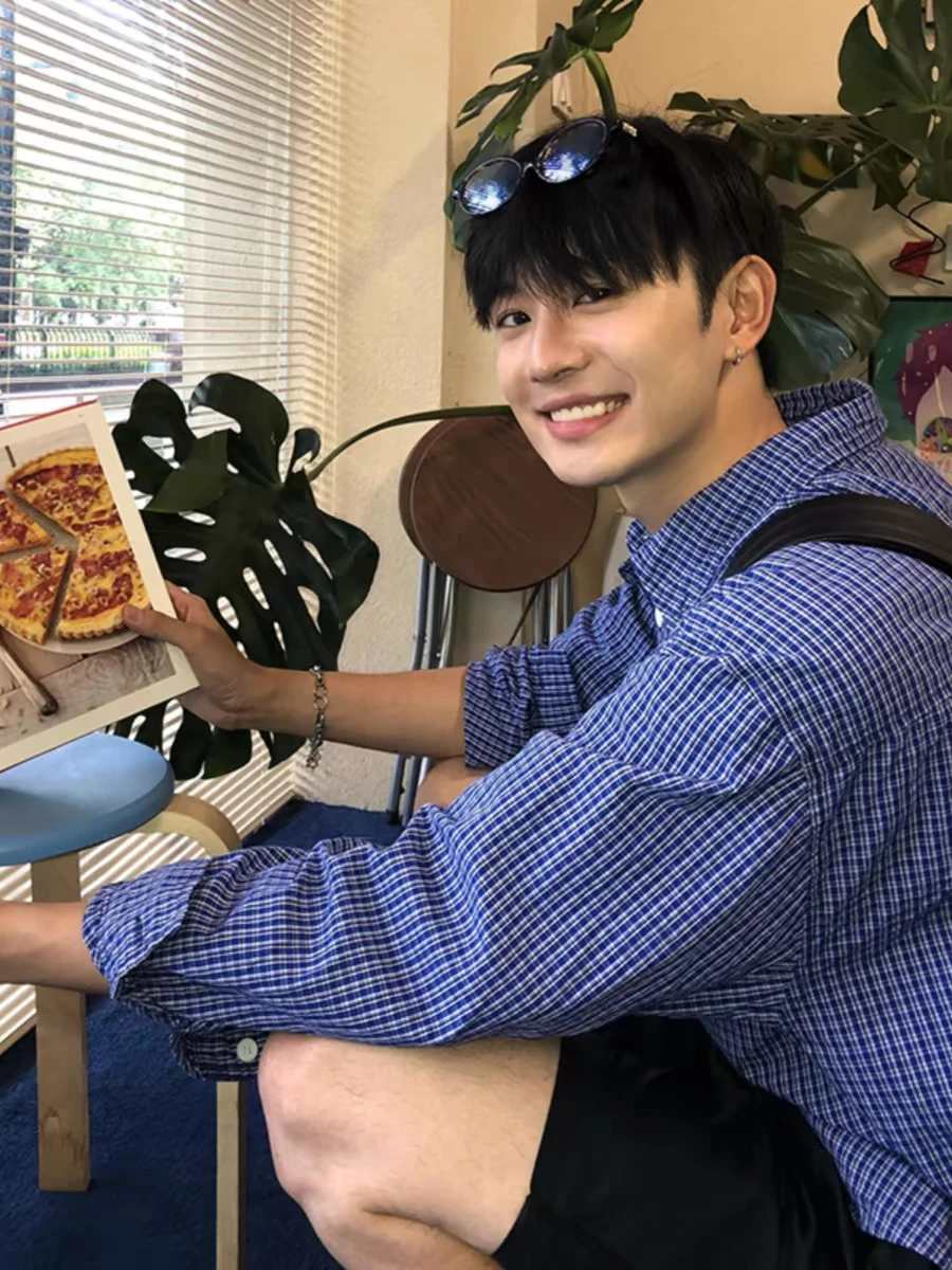 Csa Masculina Casual de Manga Longa em Estampa Xadrez Azul Estilo Coreano Moda Descontraída Ajuste Solto Estilo Universitá...