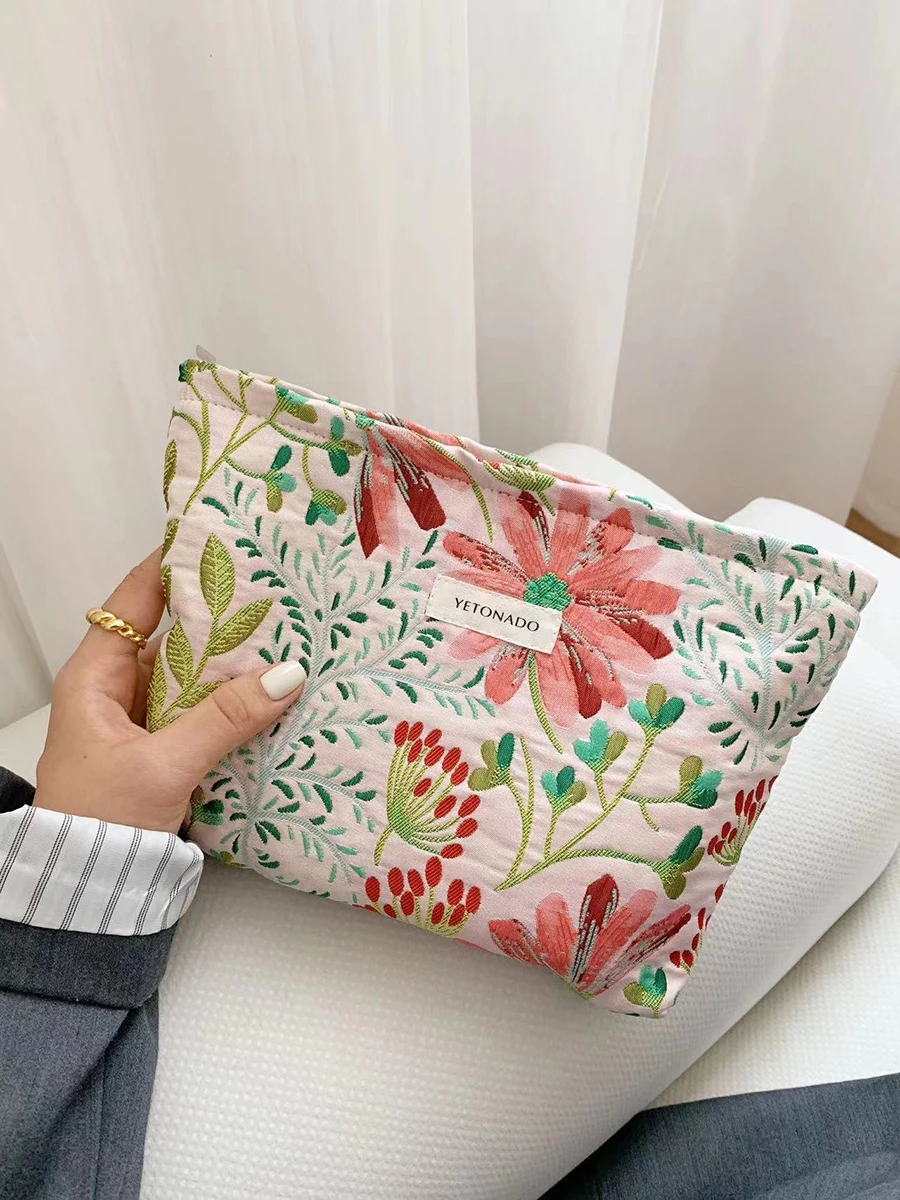 

2025 New Floral Pattern Travel Cosmetic Bag Women's Portable Outing Skincare Products Storage Bag Polyester Fabric Makeup Bag