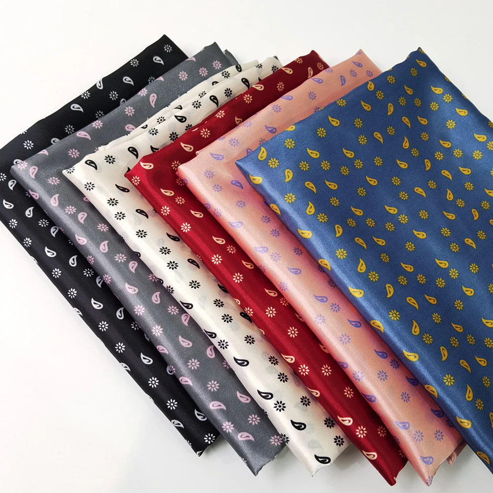 1 Meter x 1,48 Meter Retro Blumenmuster Paisley Satin Stoff Schal Seidiger Charmeuse Schal Futtermaterial – Detail 3