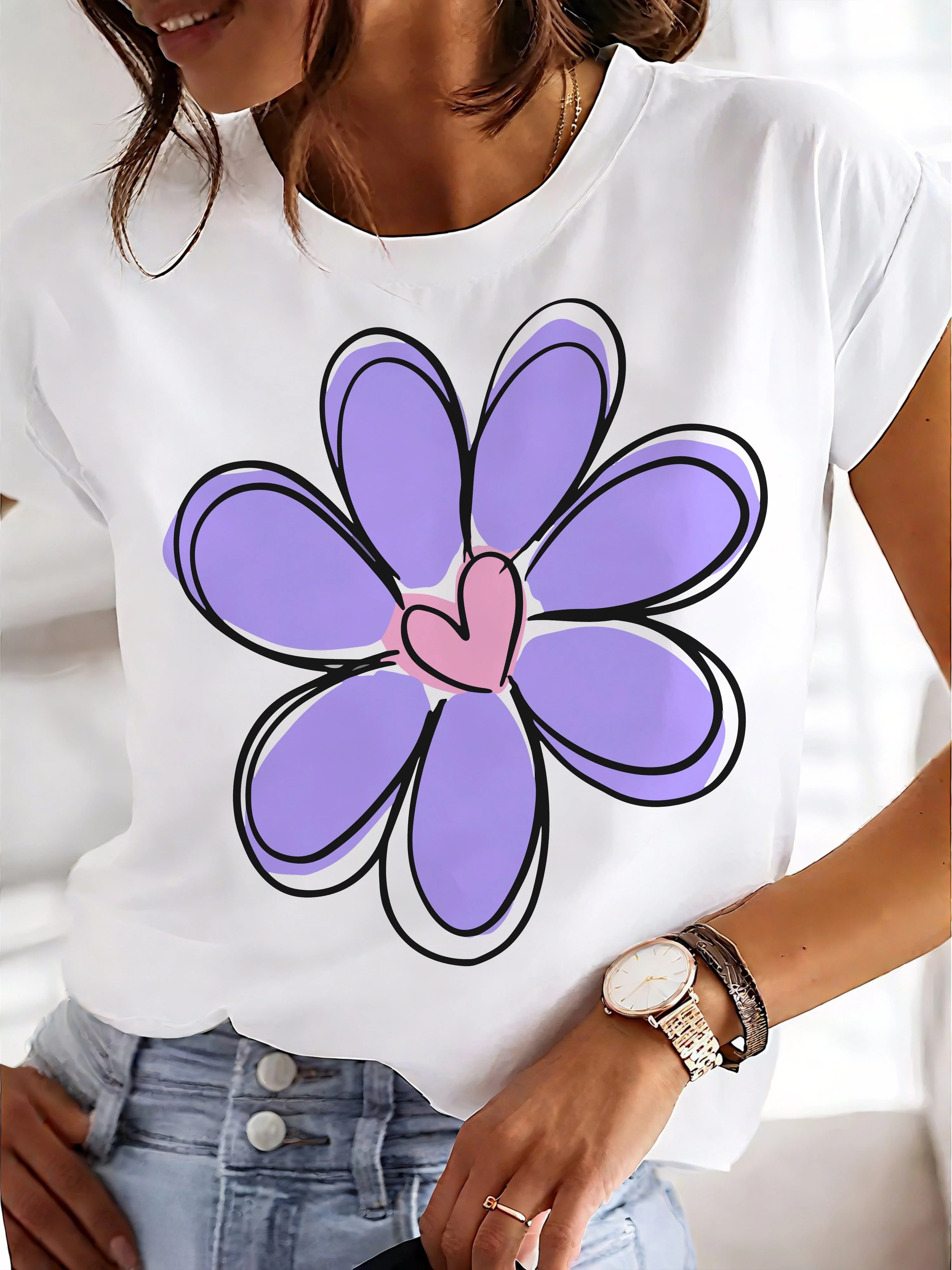 

Women's Loose Crew Neck White T - shirt with Small Daisy Print, Ideal for Summer Park Picnic Outfits