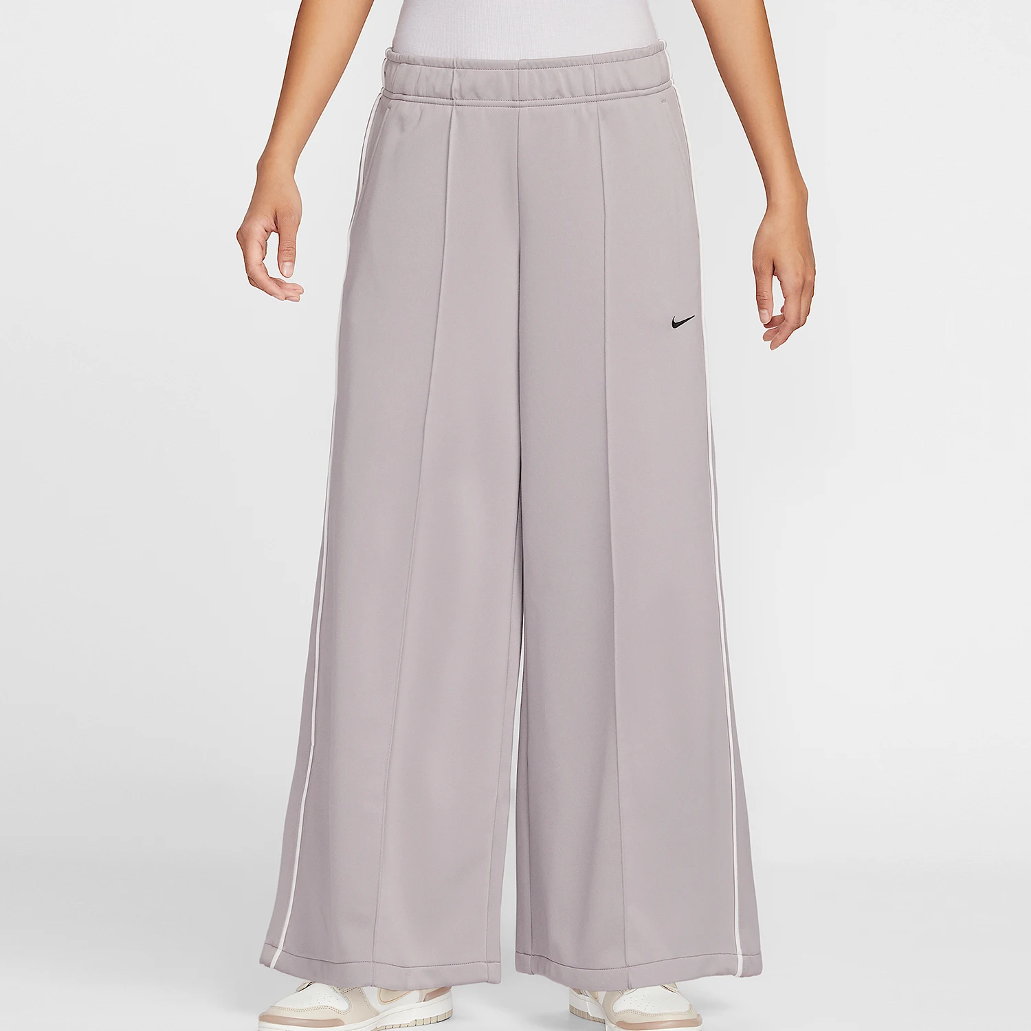 

Nike Genuine Sportswear Women's Knit Mid-Rise Wide-Leg Sports Pants IH8515-009