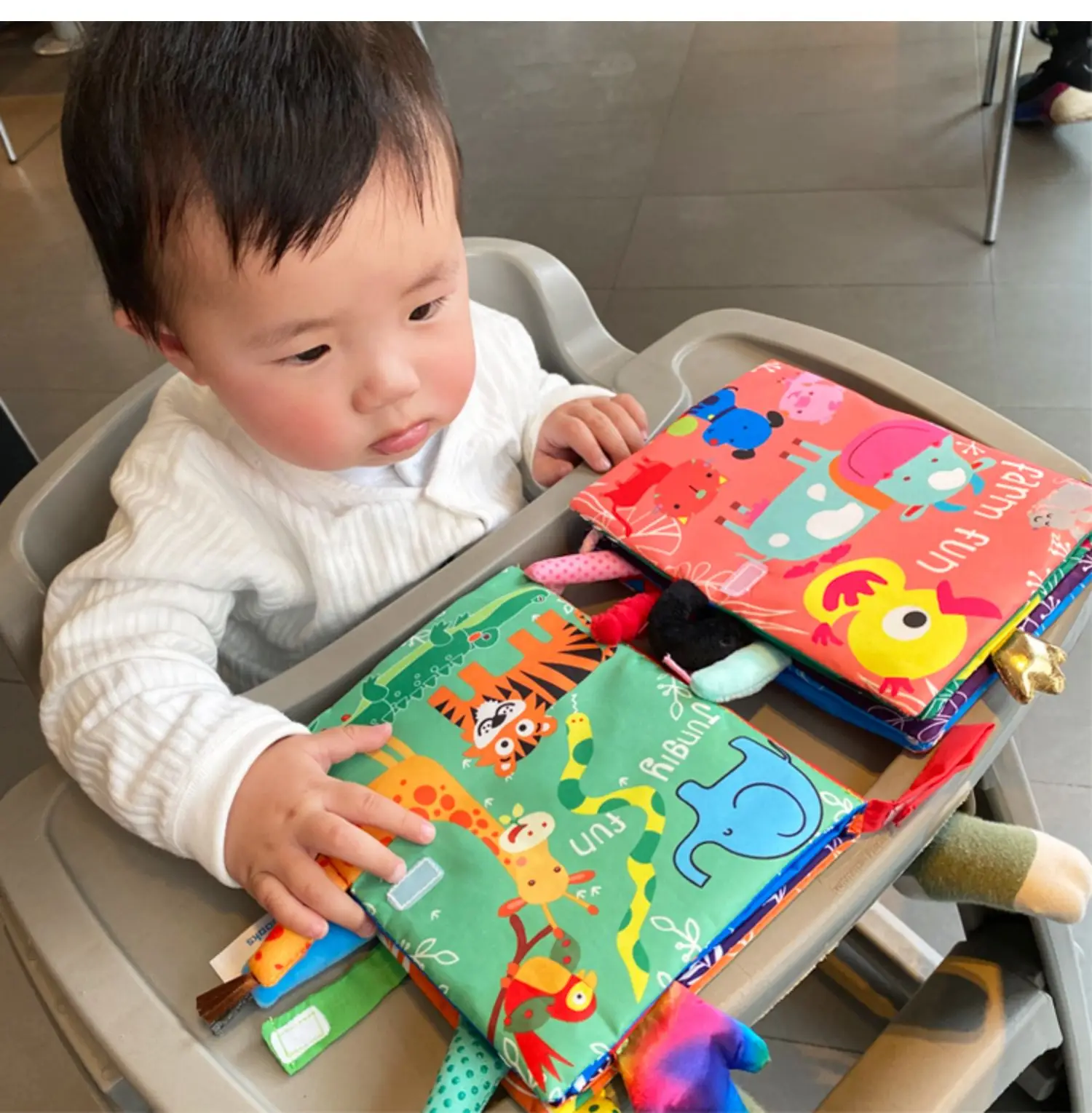 Baby Crib Book Toys for Newborns 6 12 Months Baby Accessories Sensory Toys Educational Black White Baby Toys Animal Cloth Book