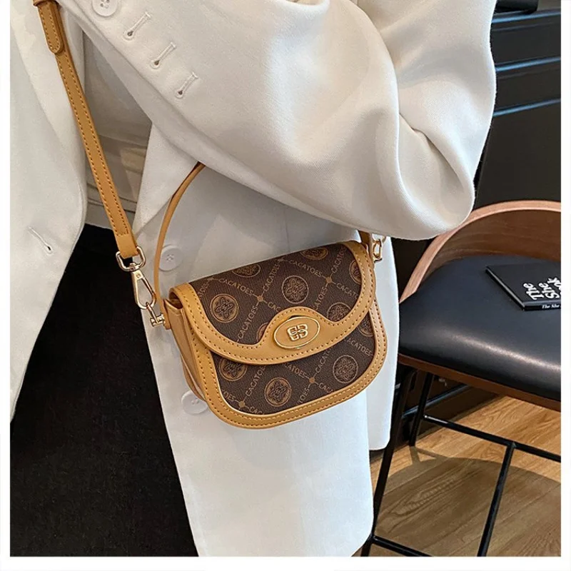 스타일리시 여성용 자스민 패턴 가죽 토트백 탄력성 가벼운 부드러운 우아한 브뤼셀 캐주얼 데일리 룩