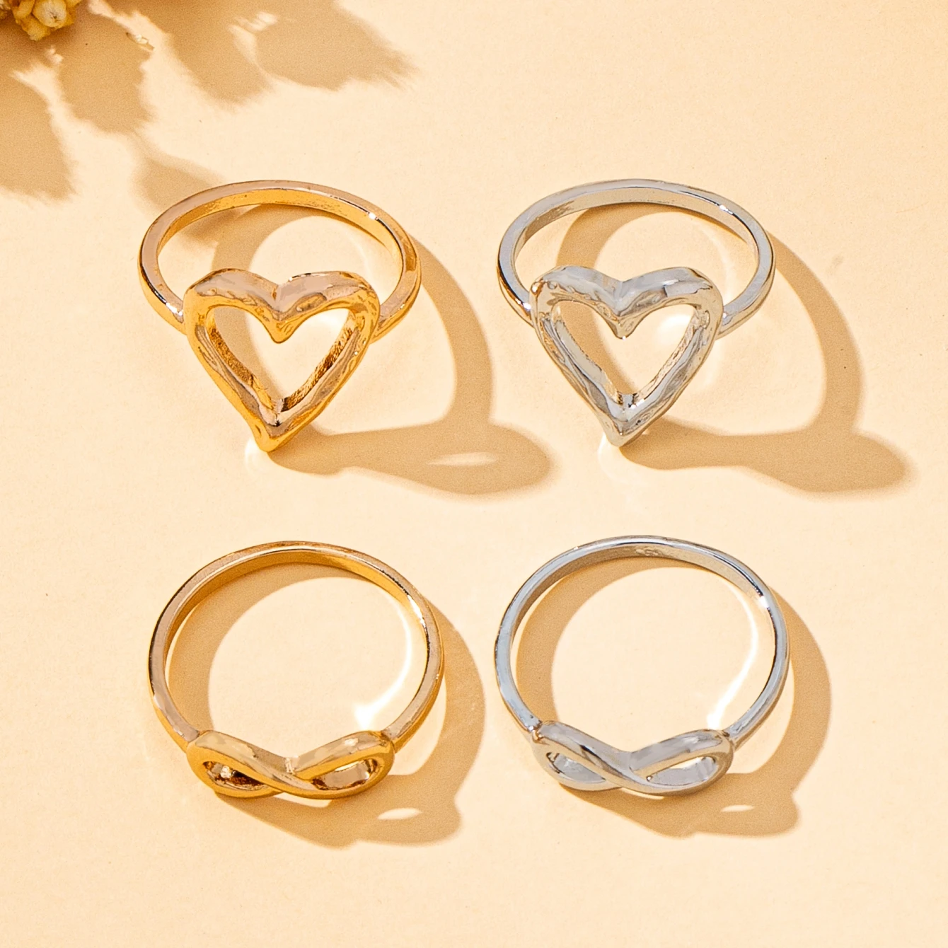 A Women's Ring with a Heart-Shaped Infinity Symbol, Simple and Stylish, Suitable for Everyday Wear and Holidays