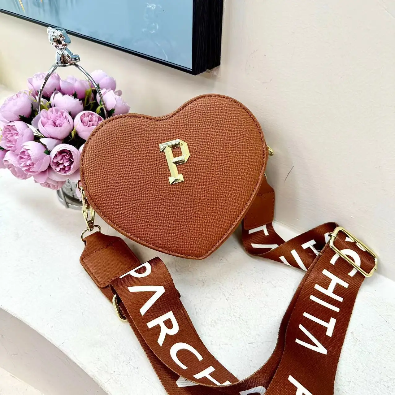 

New Arrival 2025 Heart-Shaped Purse Women's Crossbody Bag, Soft PU Material, Compact Design, Fashionable Daily Use, Urban Chic