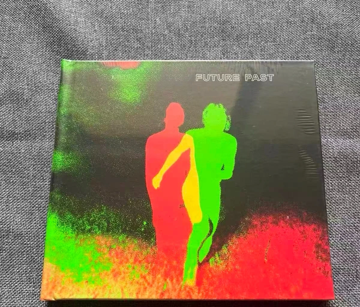 

CD-диски с музыкой прошлого и будущего: поп-альбомы, оригинальные саундтреки для авто, музыкальные учебные пособия, коллекционные предметы и сувениры