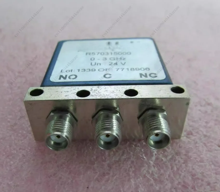 Double Polarized Coaxial Switch 3GHz 300W 24V RF Microwave Compatible with Radial Connectors for Electronic Components