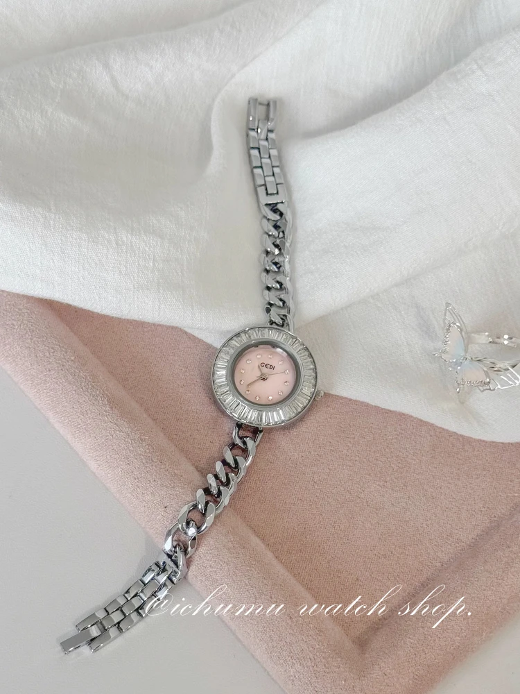 2025 Women Watch Light Luxury Brand Diamond Bracelet Watch Exquisite High end Ladies Fashion Quartz Wristwatches reloj de mujer