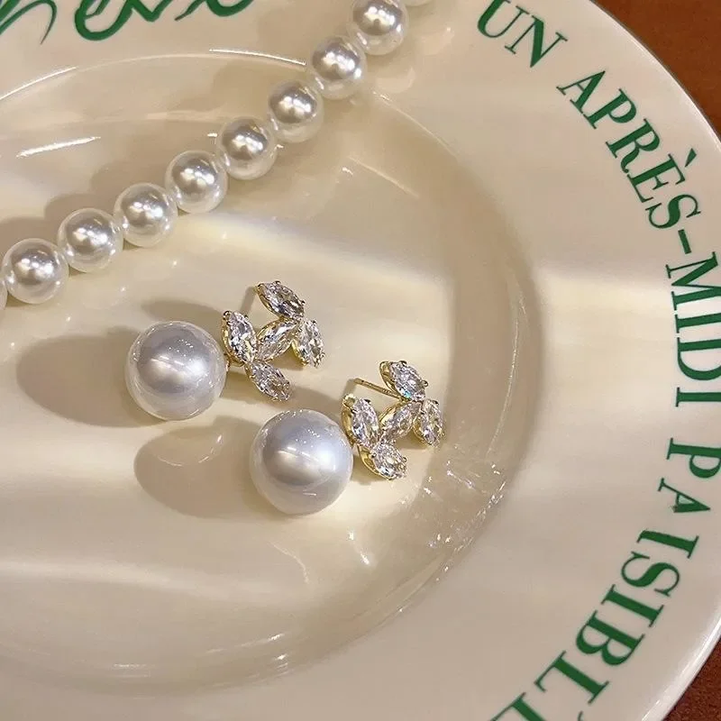 مزدوجة C أقراط اللؤلؤ المرأة الفاخرة انخفاض الأقراط الفريدة الخريف الشتاء الاتجاه الراقية الإحساس الأذن المجوهرات