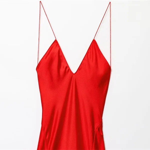 Elegante maxi abito con trama in raso di seta senza schienale e reggicalze in tinta unita