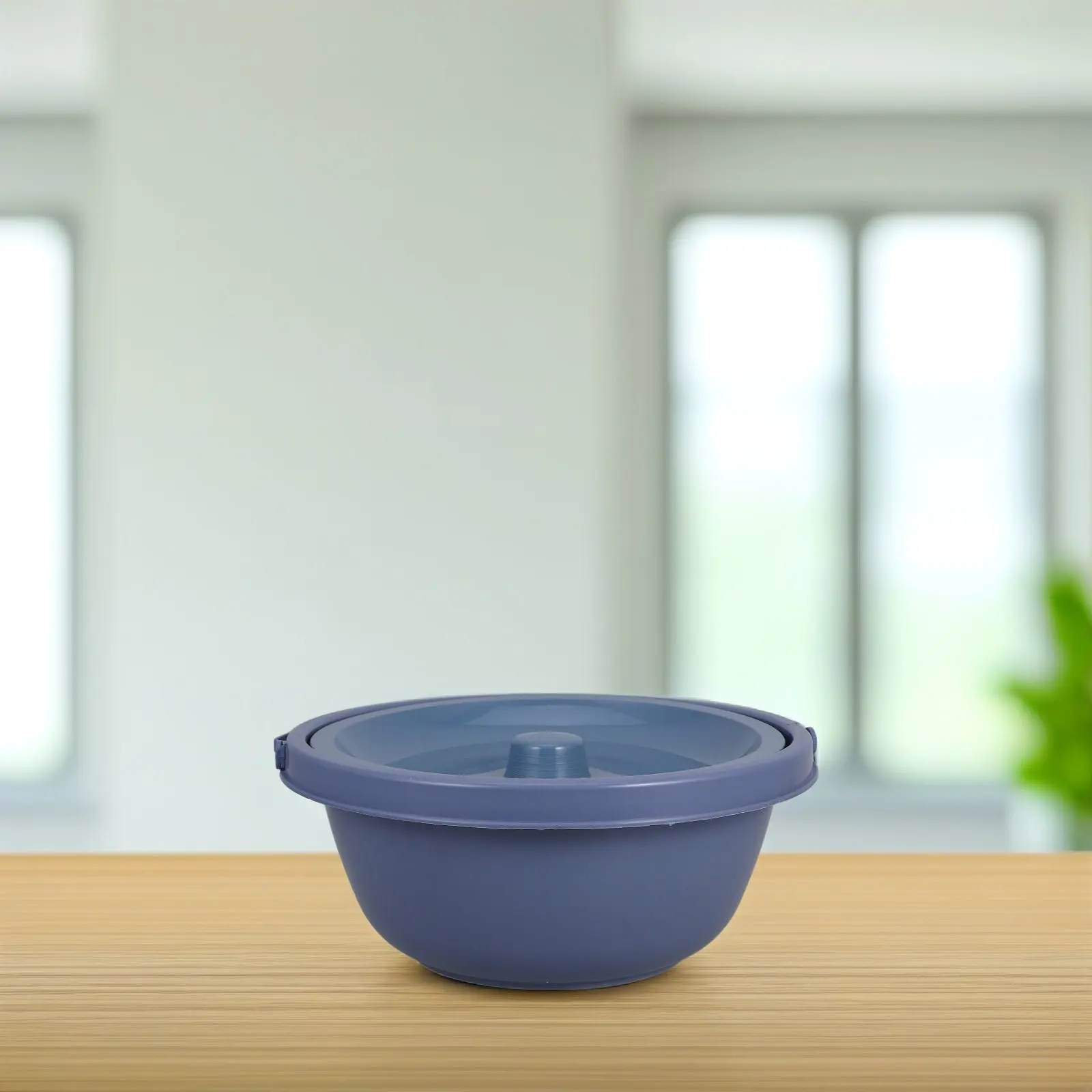 

Compact Plastic Chamber Pot Portable Toilet for Elderly Adults Pregnant Women Disabled Persons Smooth Rounded Edges Easy Clean