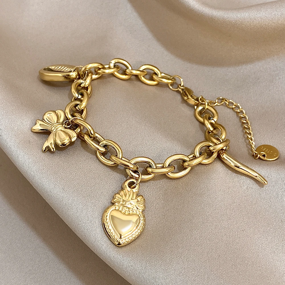 Greatera Charm Erdbeere herzförmige Schleife Anhänger Damen Armreif Edelstahl Karabinerverschlüsse Kettenarmband Geschenke