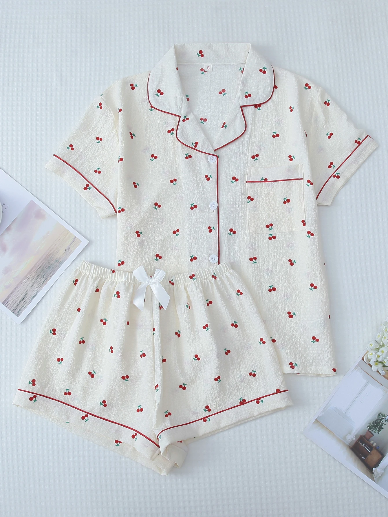 Two-Piece Comfortable Cherry Print Lapel Short-Sleeved Top with Pockets and Bow Shorts Women's Pajamas Loungewear Set Suitable for Home Use