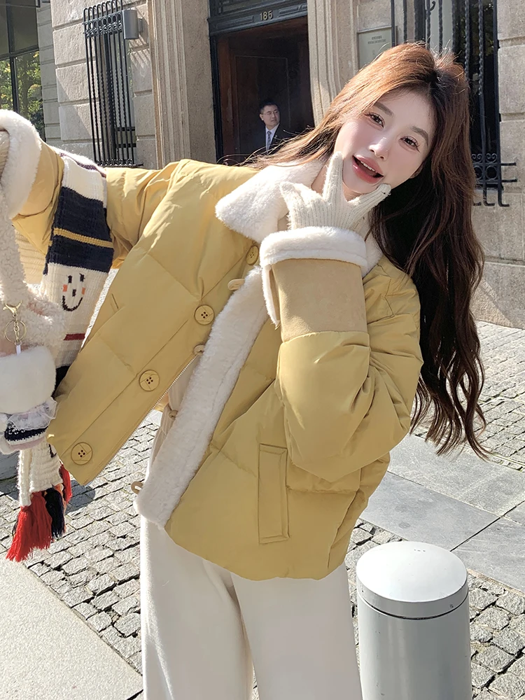 Jaqueta Curta de Inverno com Detalhes em Pele de Cordeiro Amarela Moda Fena Estilo  ular Versão Coreana
