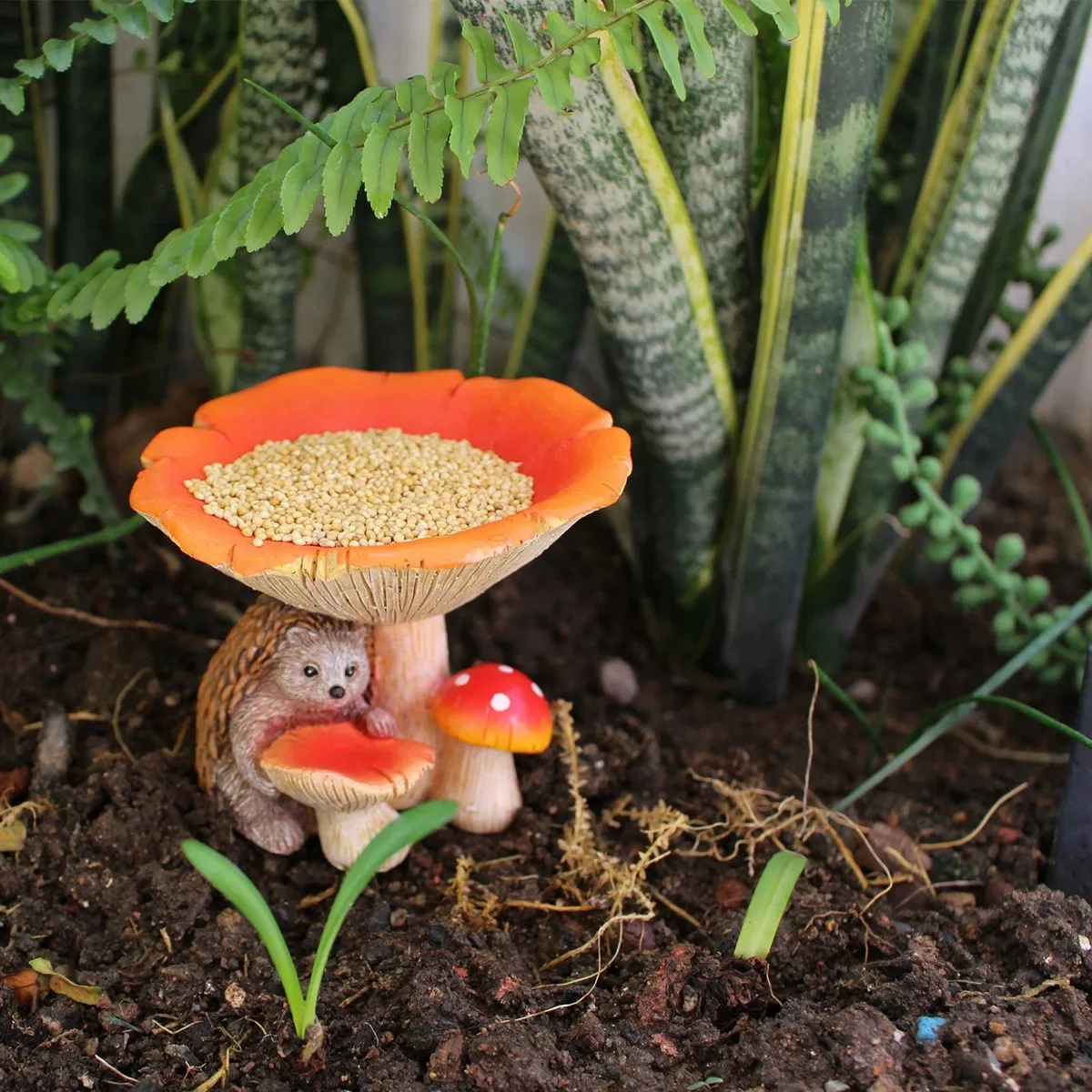 Hedgehog Mushroom Bird Feeder Resin Realistic Mushroom Outdoor Wild Bird Feeder Garden Sculpture Courtyard Lawn Decoration