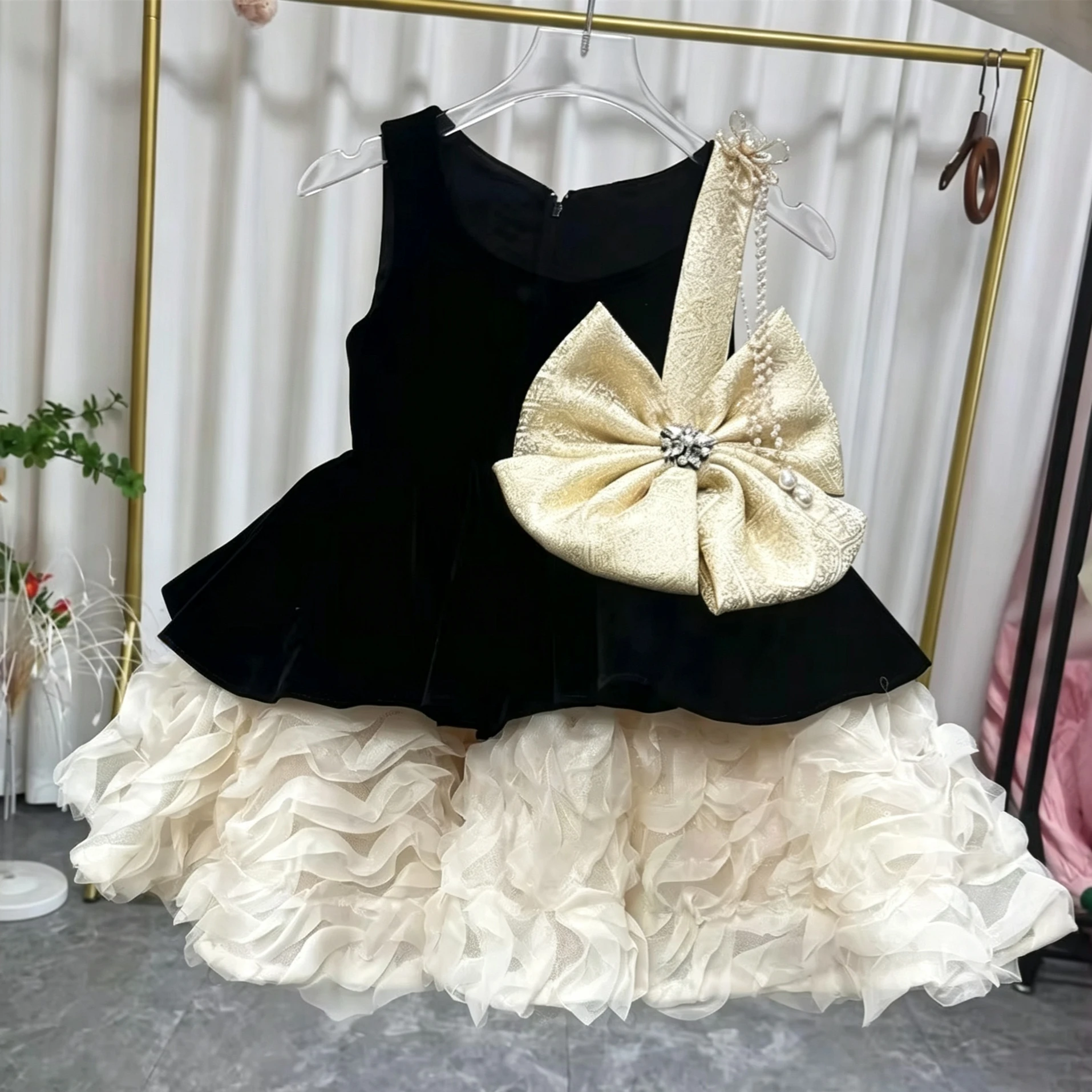 Customized Flower Girl Dress for Wedding Pearls Bow Sleeveless Knee Length Elegant Kids Birthday Party First Communion Gown
