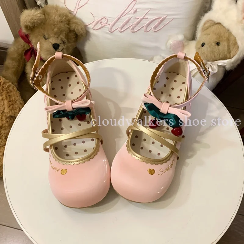 

Элегантные шелковые атласные туфли-лодочки с острым носком на каблуке-рюмочке, украшенные роскошной пряжкой с бриллиантами в виде подсолнуха, для выпускного вечера