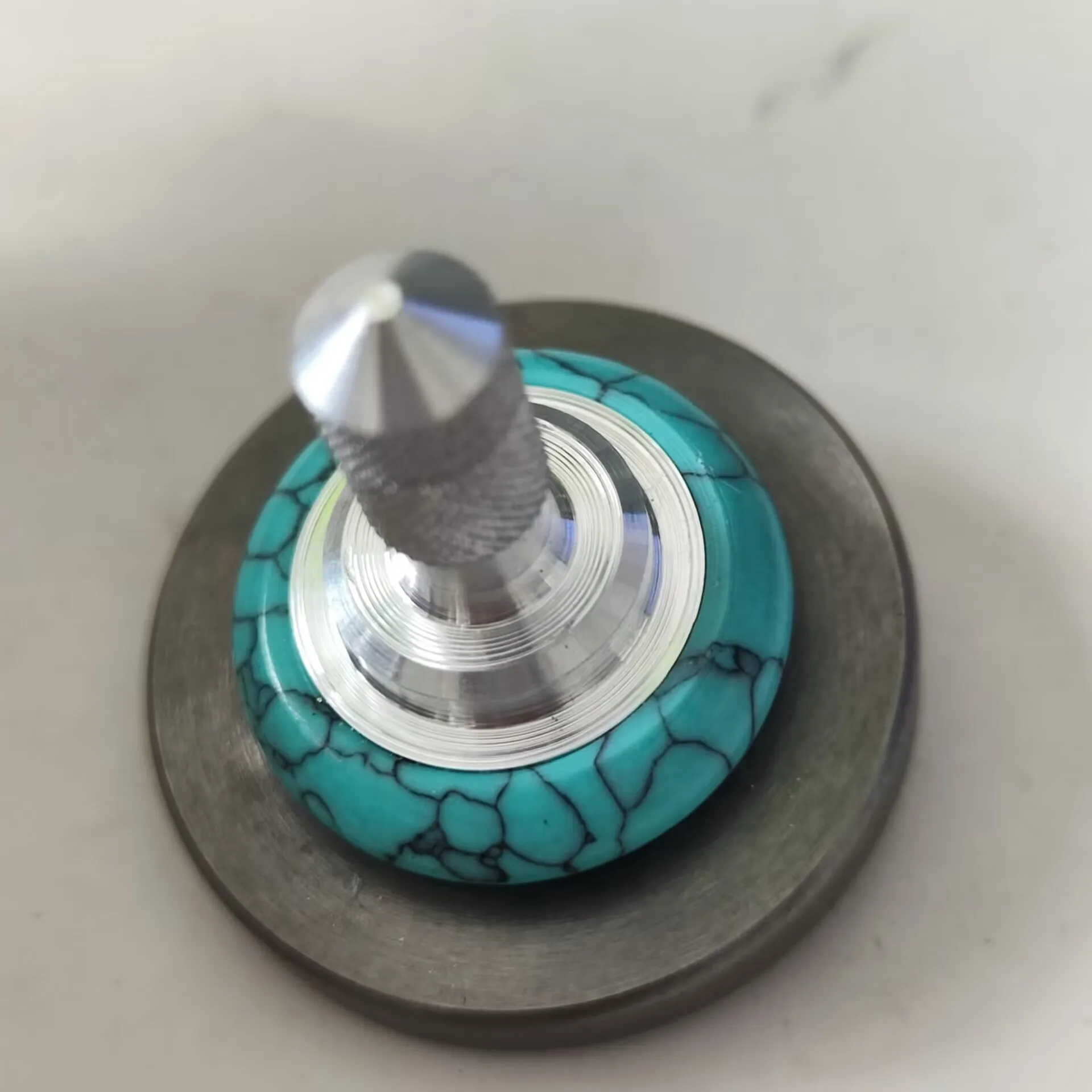 New 1PC Tungsten Steel Hand Twisting Spinning Top Gyro Gyroscope Collection Spinner Toys Desktop Decoration