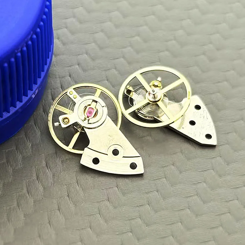 2 Watch Movement Accessories Made in China 8205 8213 Movement Balance Wheel Assembly Set Including Pendulum Plate