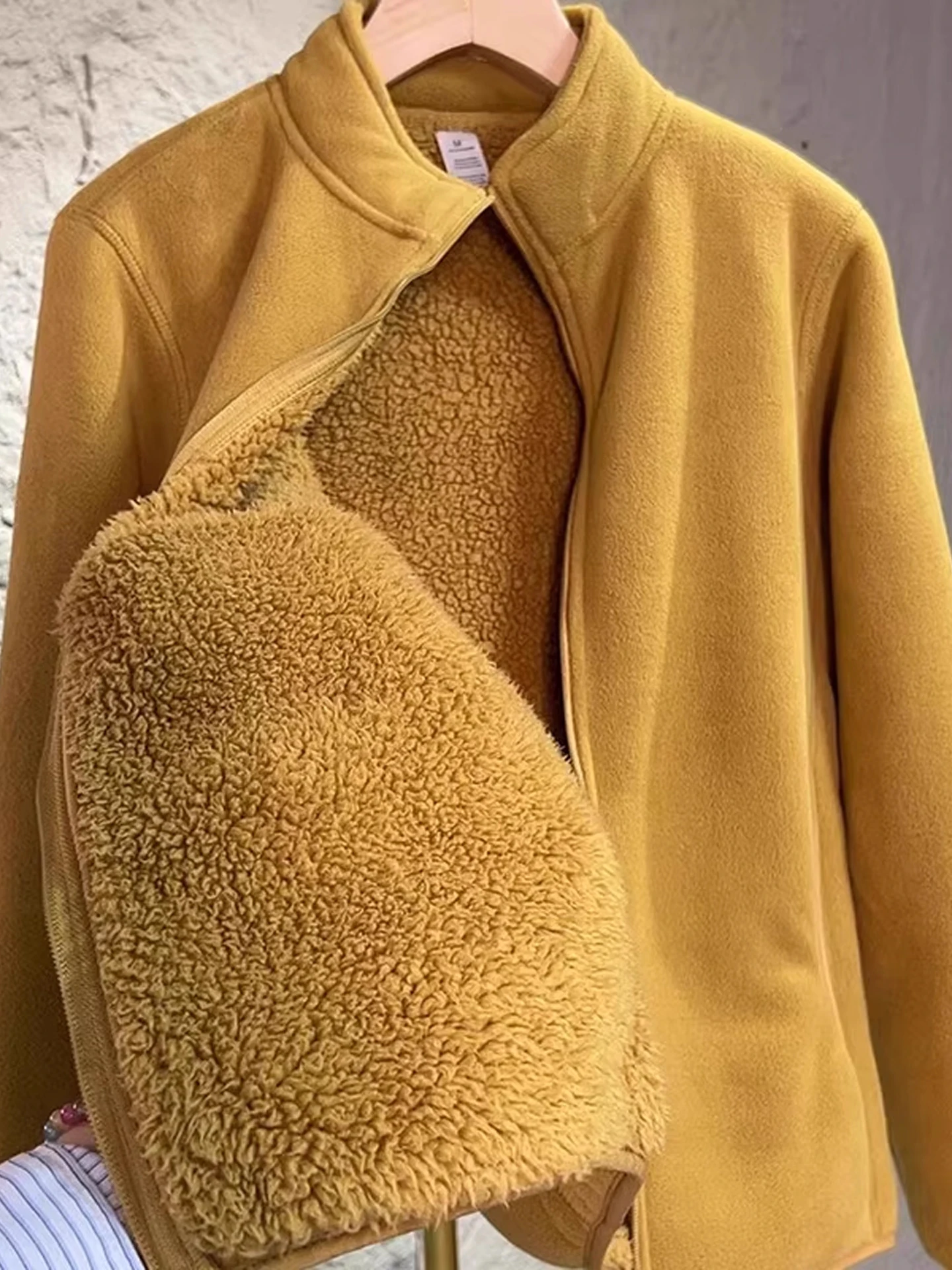 

Thiened Lamb Fur Jaet Мужчины Женщины Зимнее Теплое Хлопковое пальто с воротником-стойкой на молнии Незастудная верхняя одежда Повседневная длинная све