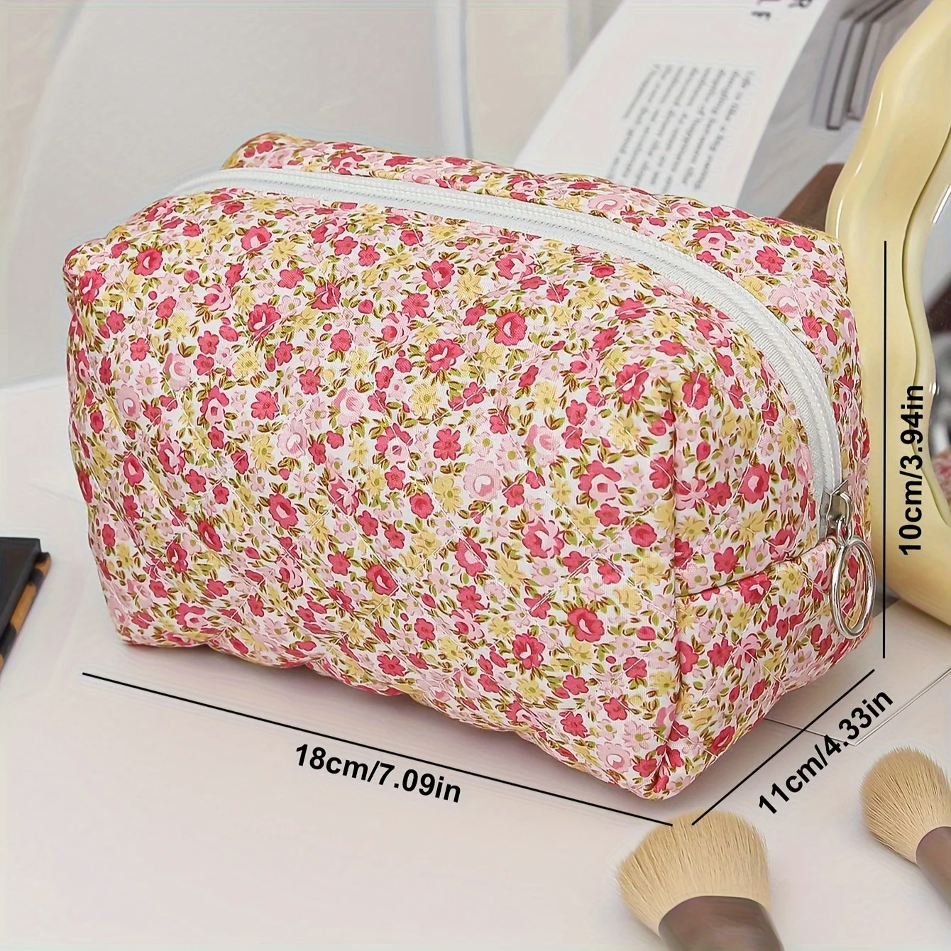 Cute Small Floral Cotton Makeup Bag, Quilted Zipper Pouch for Women and Girls, Kawaii Travel Cosmetic Bags for Purse