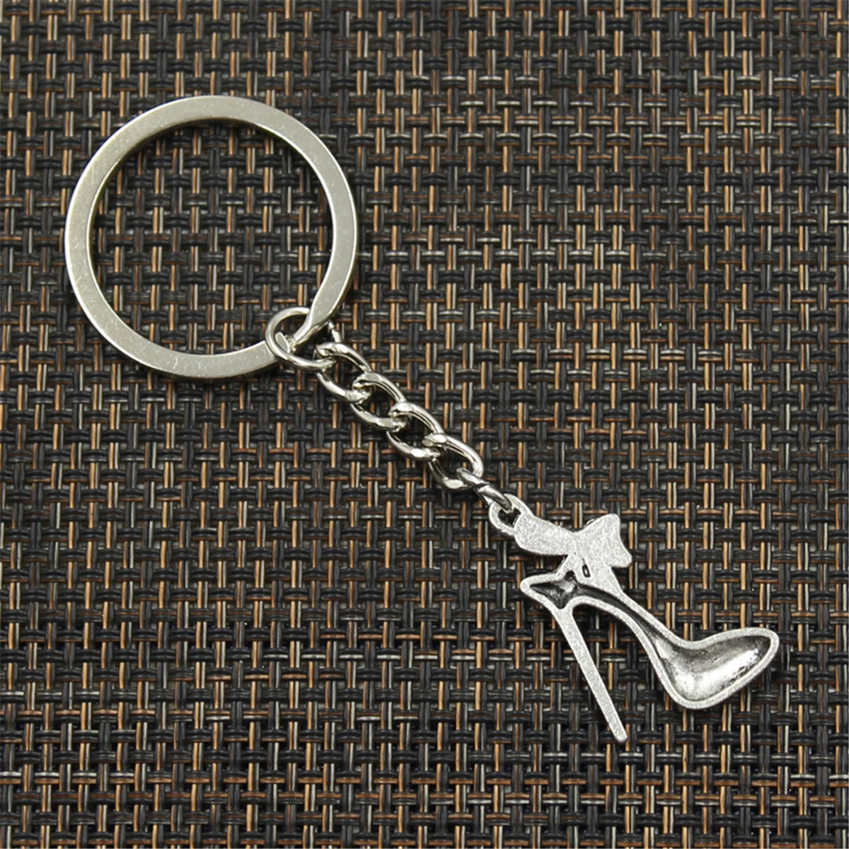 Fashion Keychain 31x21mm High Heels Shoes Silver Color Pendants DIY Men Jewelry Car Key Chain Ring Holder Souvenir For Gift