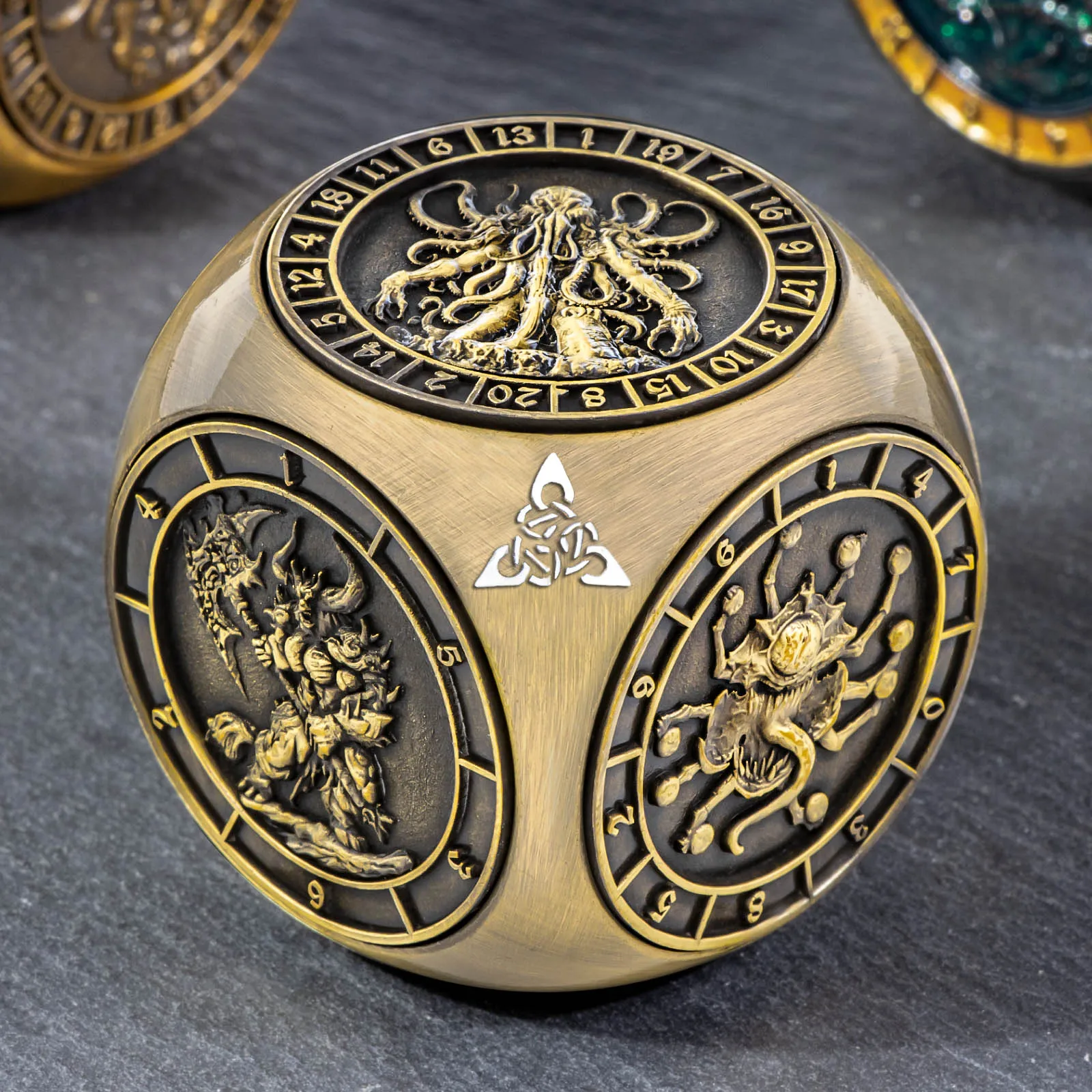 

Вращающиеся металлические игральные кости DND 3D 7-в-1, уникальный набор кубиков D&D для набора многогранных кубиков Dungeon & Dragon RPG