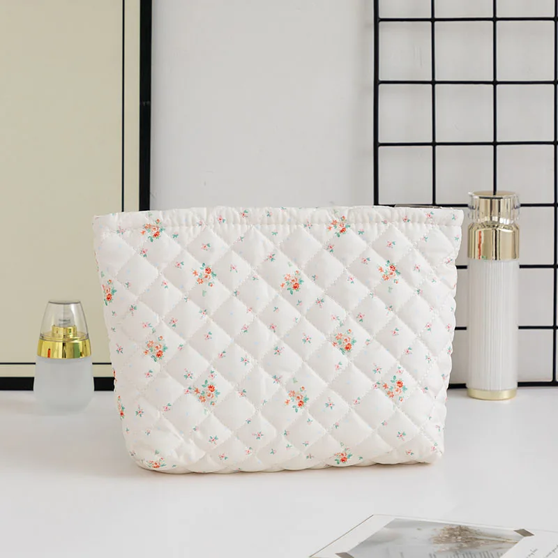 

Floral Print Quilted Cosmetic Bagfor Girl Large Toiletry Pouch Organizer for Handbag Cute Women Wash Travel Accessories