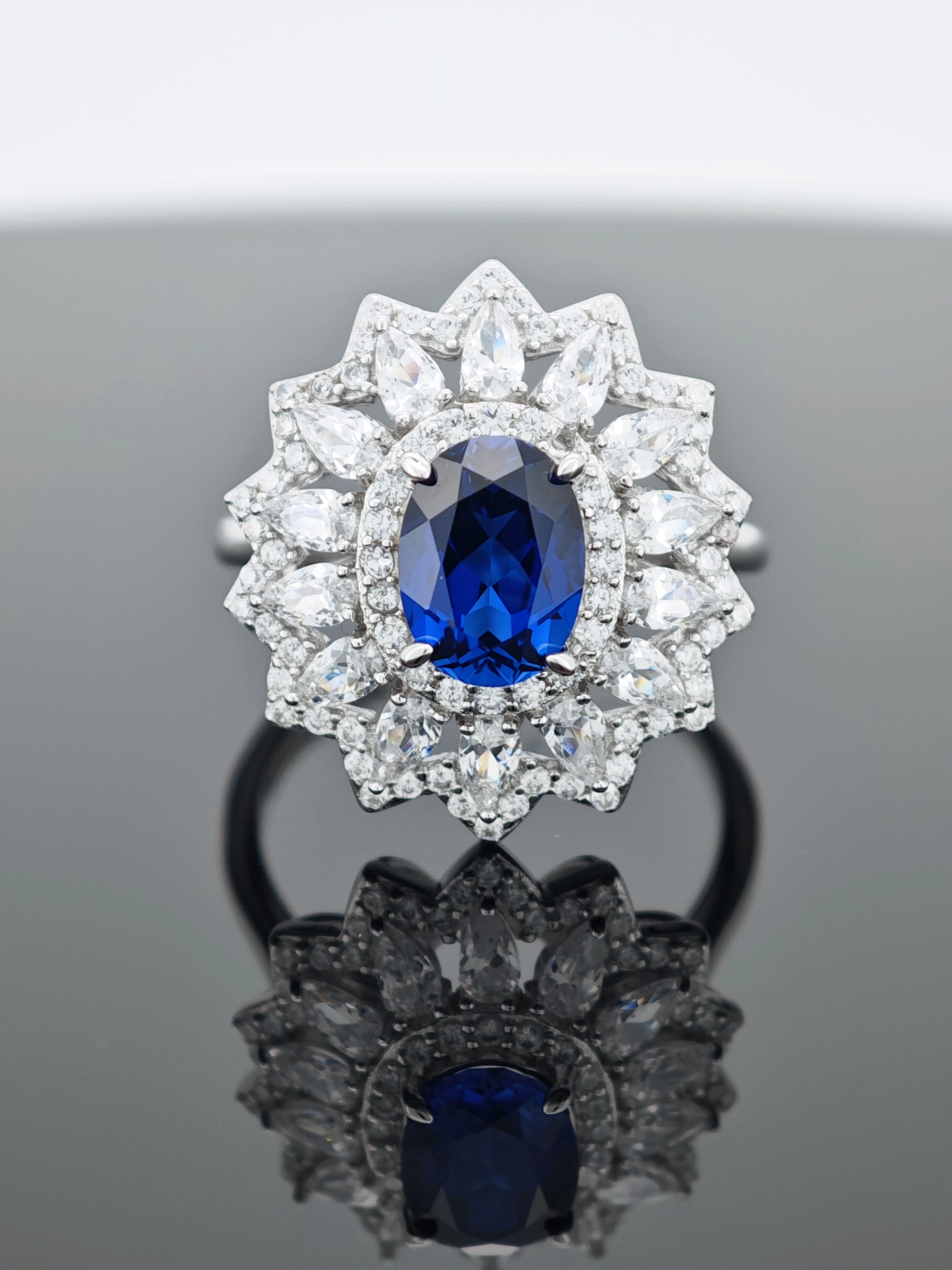 

ChuPing Fashion Jewelry Lab Grown Sapphire Oval Shape 6*8mm Ring S925 Sterling Silver For Valentine's Day Gift Birthday Gift