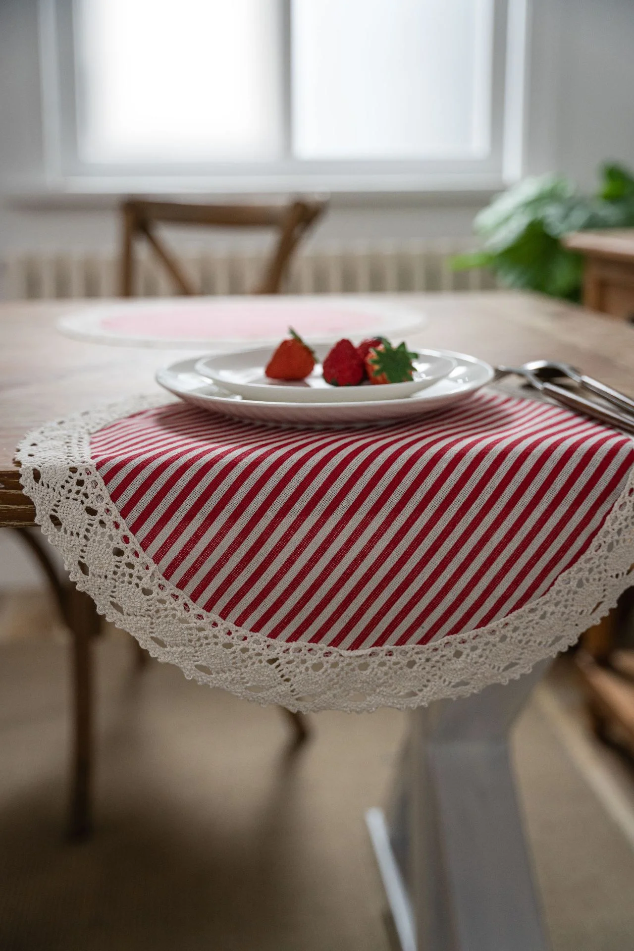 1/2/6 PC Red Striped Table Runner With Crochet Lace Trim, Rustic Farmhouse Dining Table Decor For Kitchen, Party & Holiday Use
