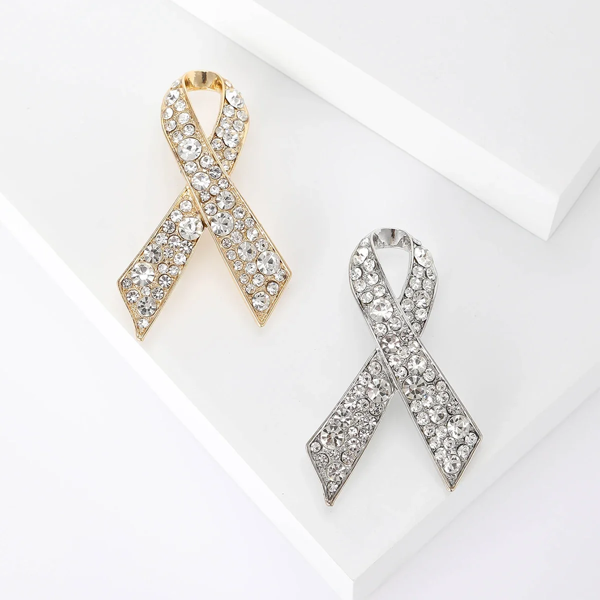 Rhinestone Ribbon Pins for Women Bow Brooches Breast Cancer Red Ribbons Event Party Backpack Decoration Clothes Accessories