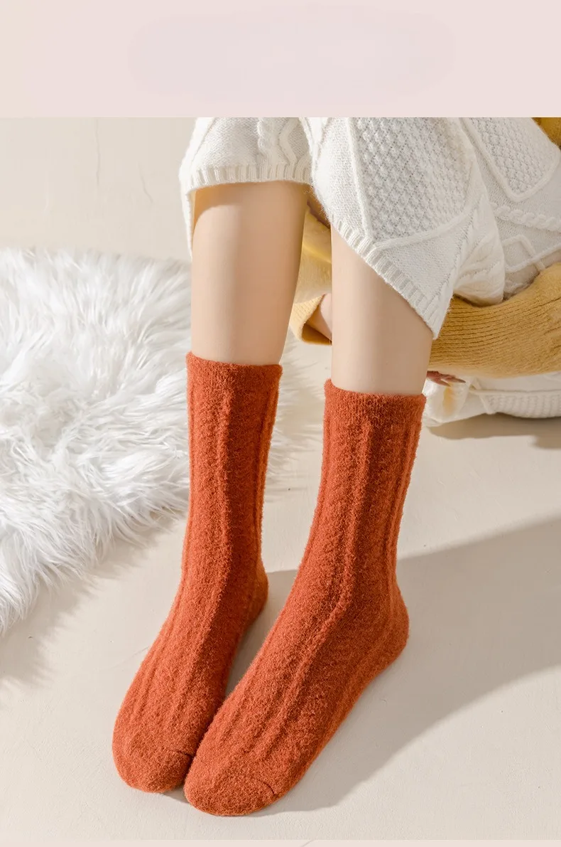Neue Kühle Frauen Schwarz Weiß Baumwolle Dicke Socke Solide Herbst Winter Warme Dame Weibliche Mittleren Rohr Boden Socken Für Frauen – Detail 16