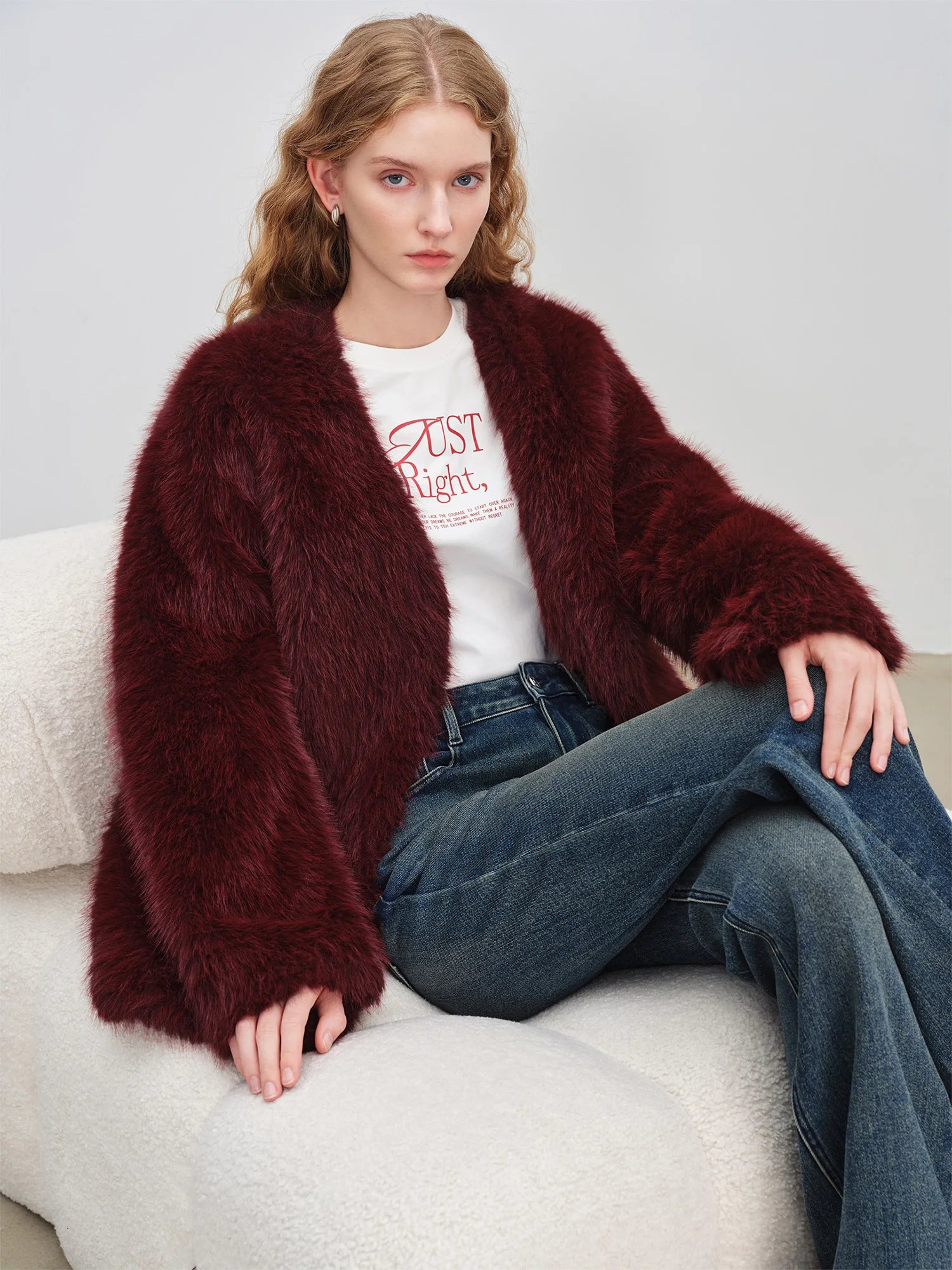 ZIQIAO سترات نسائية من الفرو الصناعي باللون العنابي للعام الجديد لشتاء 2025 نمط جديد من فرو الثعلب الصناعي معاطف قصيرة مزاجية بسيطة #4